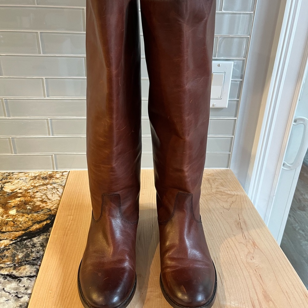Women’s Frye Melissa Button Back Boots in Cognac, Size 9B